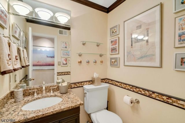42 Cosgrove Ct, Fair Lawn Boro, NJ 07410