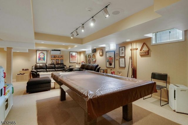 42 Cosgrove Ct, Fair Lawn Boro, NJ 07410
