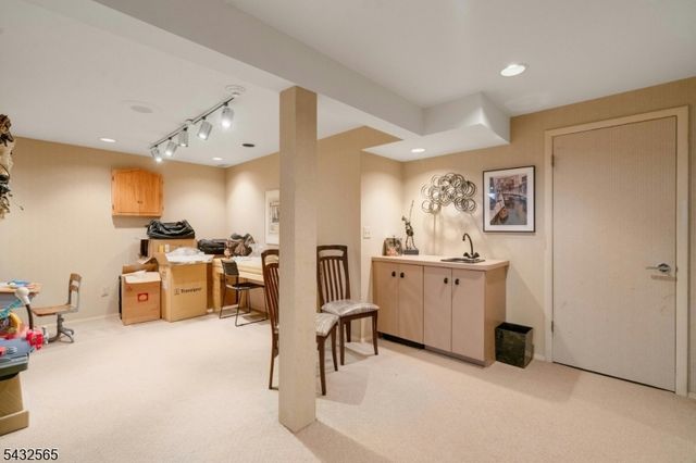 42 Cosgrove Ct, Fair Lawn Boro, NJ 07410