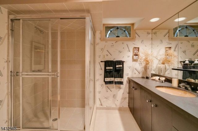 42 Cosgrove Ct, Fair Lawn Boro, NJ 07410