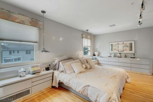 42 Cosgrove Ct, Fair Lawn Boro, NJ 07410