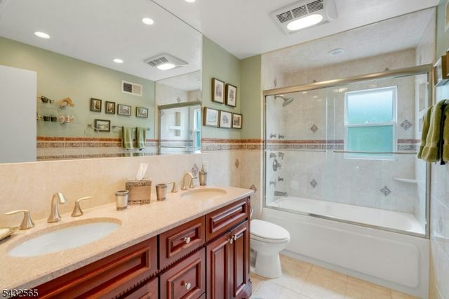 42 Cosgrove Ct, Fair Lawn Boro, NJ 07410