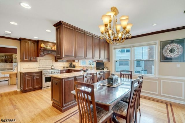 42 Cosgrove Ct, Fair Lawn Boro, NJ 07410