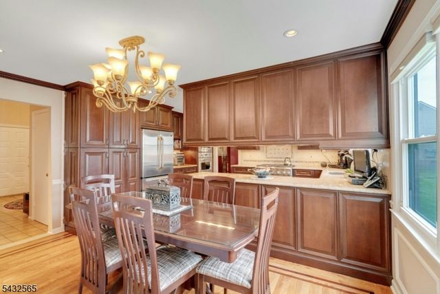 42 Cosgrove Ct, Fair Lawn Boro, NJ 07410
