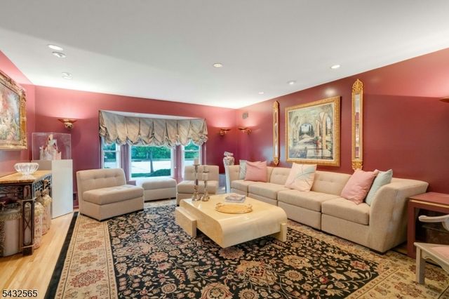 42 Cosgrove Ct, Fair Lawn Boro, NJ 07410
