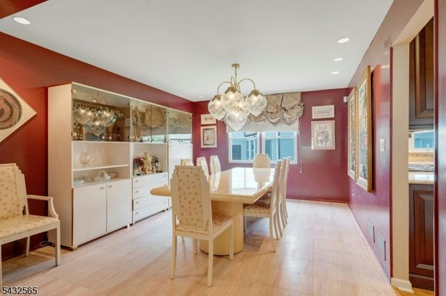 42 Cosgrove Ct, Fair Lawn Boro, NJ 07410
