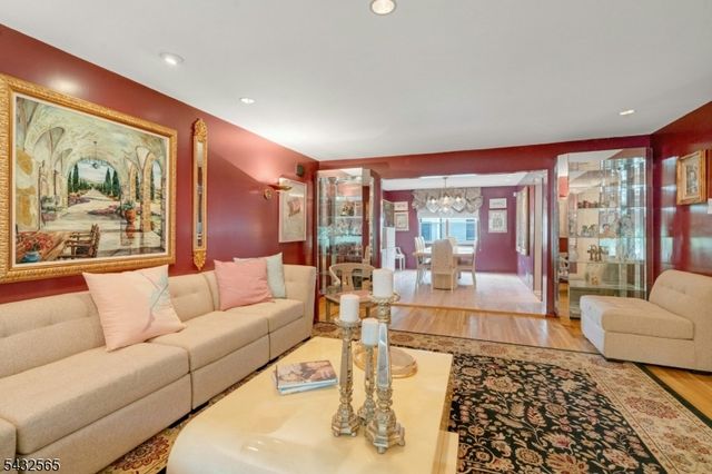 42 Cosgrove Ct, Fair Lawn Boro, NJ 07410
