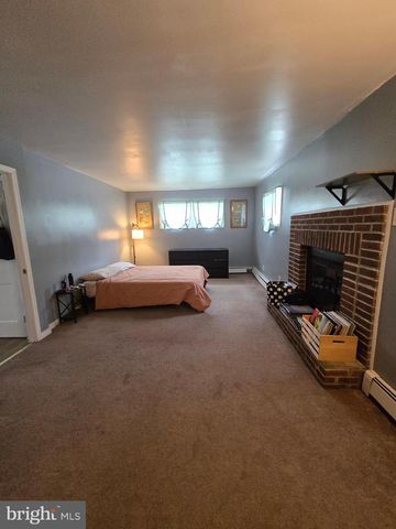 1492 FAULKLAND RD, Wilmington, DE 19805