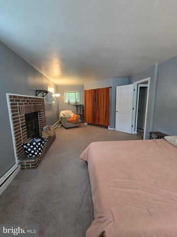 1492 FAULKLAND RD, Wilmington, DE 19805