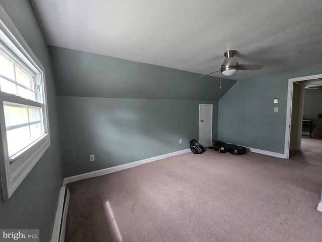 1492 FAULKLAND RD, Wilmington, DE 19805