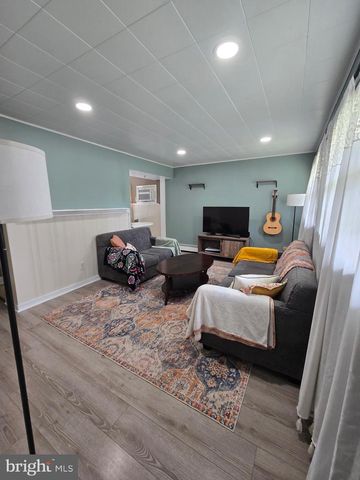 1492 FAULKLAND RD, Wilmington, DE 19805