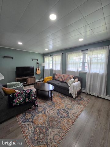 1492 FAULKLAND RD, Wilmington, DE 19805