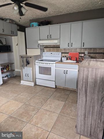 1492 FAULKLAND RD, Wilmington, DE 19805