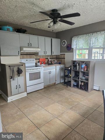 1492 FAULKLAND RD, Wilmington, DE 19805