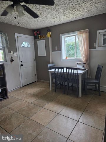 1492 FAULKLAND RD, Wilmington, DE 19805