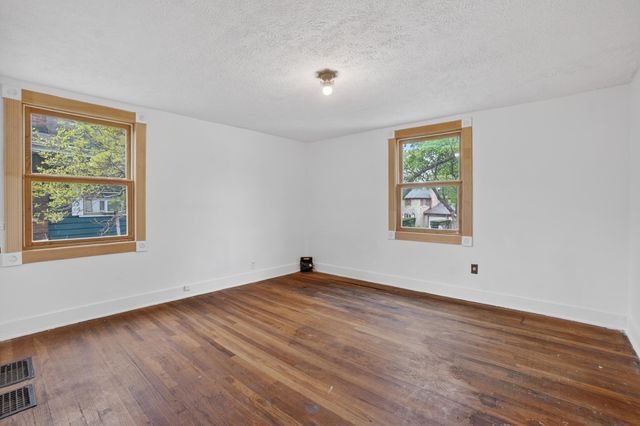 1109 S Genesee Drive, Lansing, MI 48915