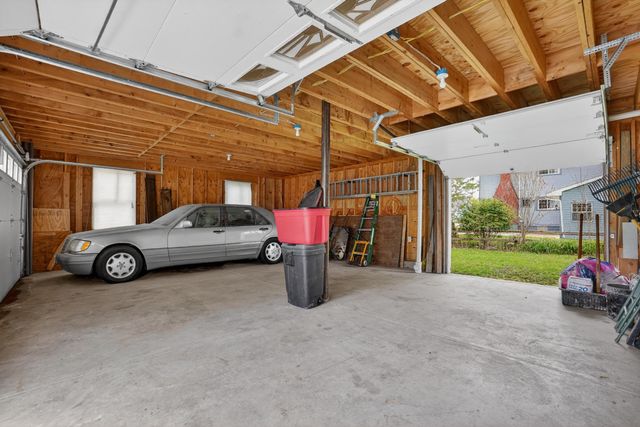 1109 S Genesee Drive, Lansing, MI 48915