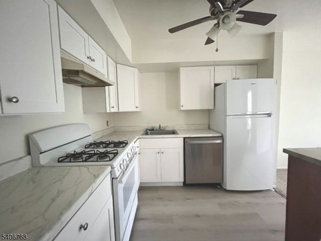 409 Spruce Hills Dr 409, Glen Gardner Boro, NJ 08826