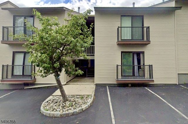 409 Spruce Hills Dr 409, Glen Gardner Boro, NJ 08826