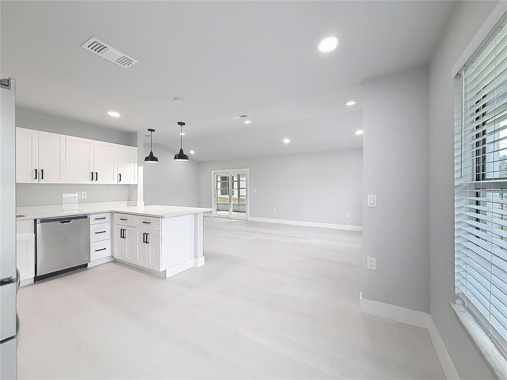 Image 11 of property listing at 20174 SW RAINBOW LAKES BOULEVARD, Dunnellon, FL 34431