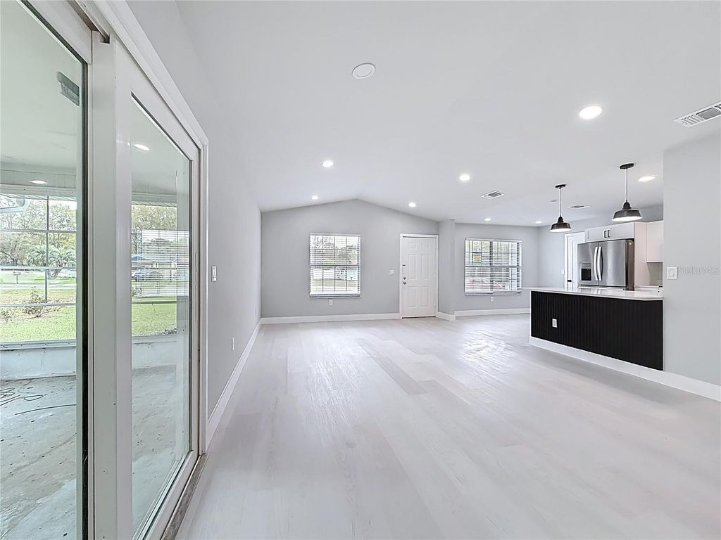 Image 12 of property listing at 20174 SW RAINBOW LAKES BOULEVARD, Dunnellon, FL 34431