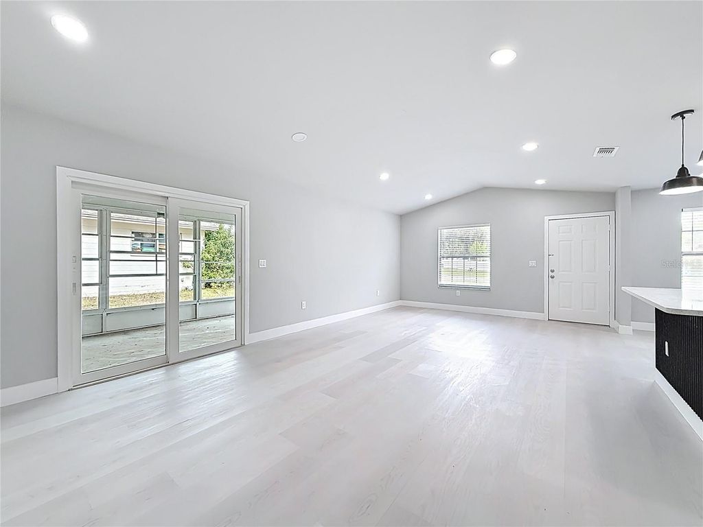 Image 13 of property listing at 20174 SW RAINBOW LAKES BOULEVARD, Dunnellon, FL 34431