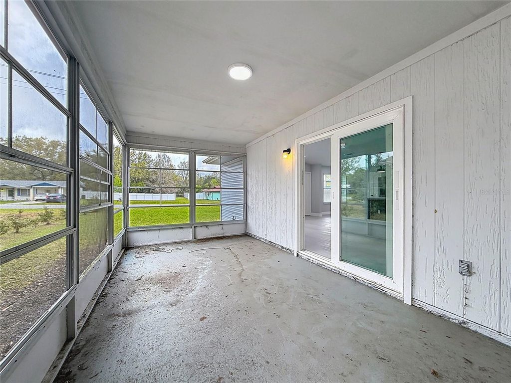 Image 30 of property listing at 20174 SW RAINBOW LAKES BOULEVARD, Dunnellon, FL 34431