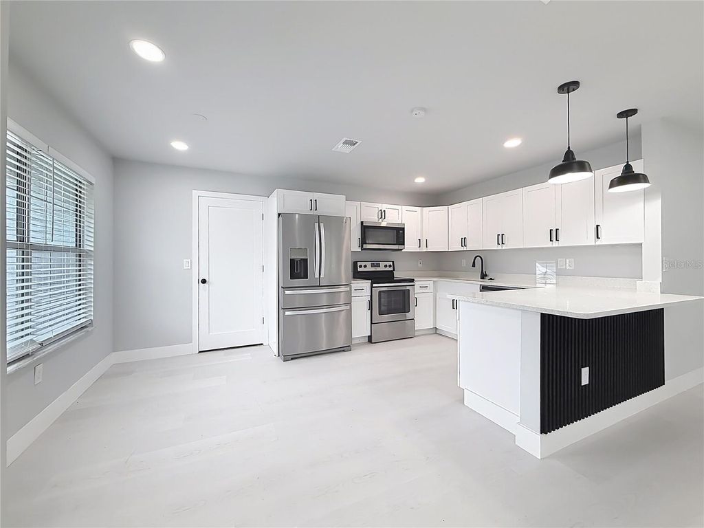 Image 5 of property listing at 20174 SW RAINBOW LAKES BOULEVARD, Dunnellon, FL 34431