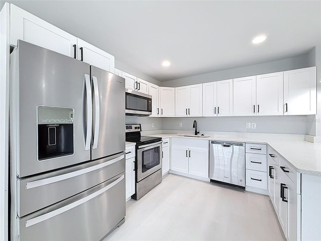 Image 6 of property listing at 20174 SW RAINBOW LAKES BOULEVARD, Dunnellon, FL 34431