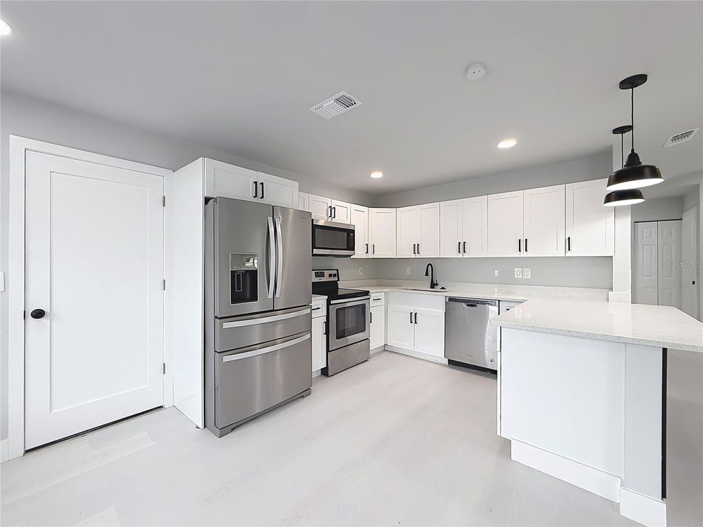 Image 7 of property listing at 20174 SW RAINBOW LAKES BOULEVARD, Dunnellon, FL 34431