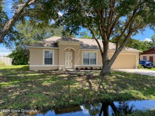147 Oakcrest Avenue NE, Palm Bay, FL 32907