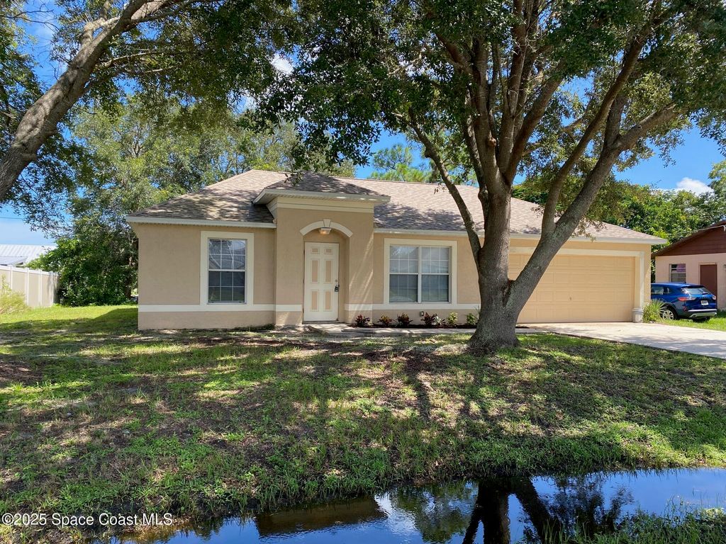 147 Oakcrest Avenue NE, Palm Bay, FL 32907