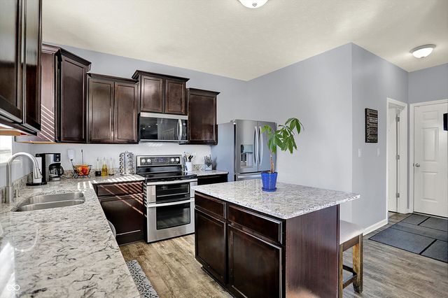 8171 Brookville Way, Avon, IN 46123