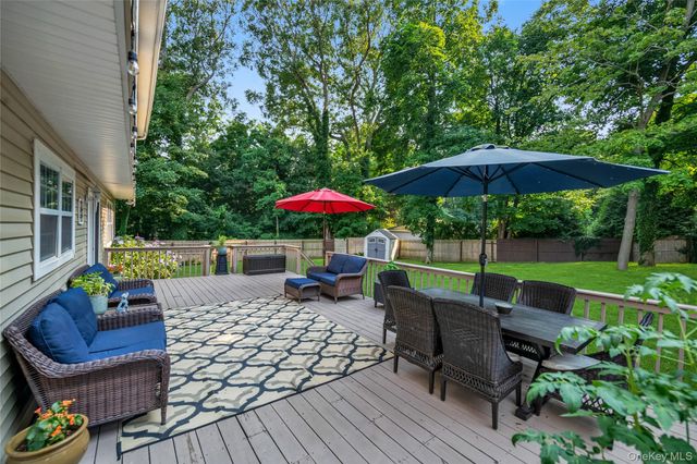43 Barrow Court, Huntington, NY 11743