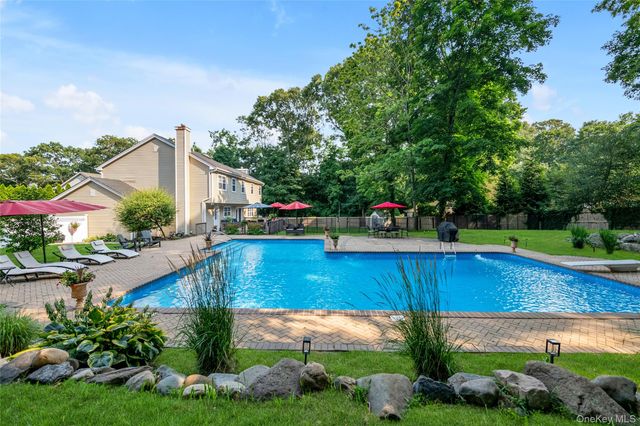 43 Barrow Court, Huntington, NY 11743