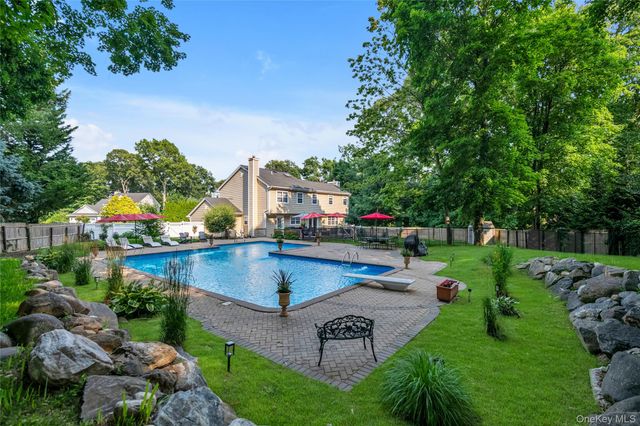 43 Barrow Court, Huntington, NY 11743