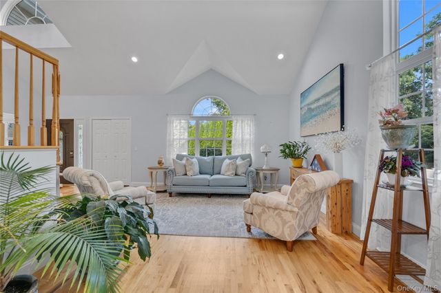 43 Barrow Court, Huntington, NY 11743