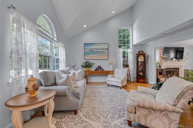 43 Barrow Court, Huntington, NY 11743