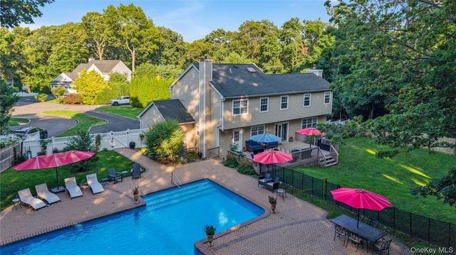43 Barrow Court, Huntington, NY 11743