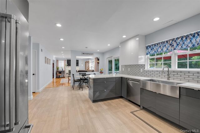 43 Barrow Court, Huntington, NY 11743
