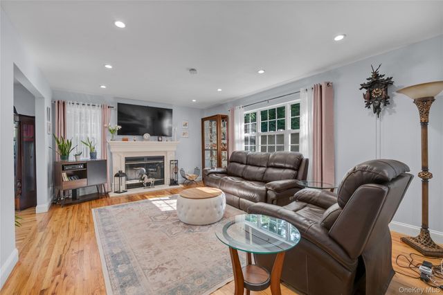 43 Barrow Court, Huntington, NY 11743