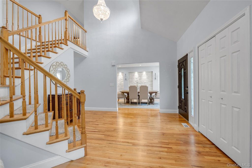43 Barrow Court, Huntington, NY 11743 — photo 3