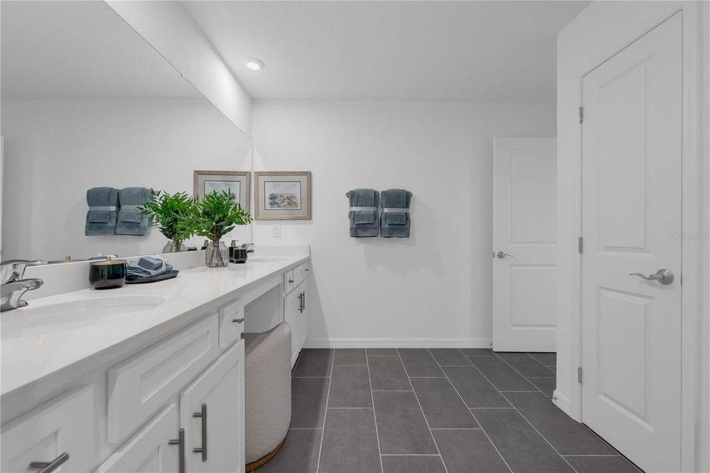 Image 26 of property listing at 5459 MEADOW WALK DRIVE, Davenport, FL 33837