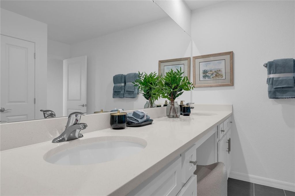 Image 27 of property listing at 5459 MEADOW WALK DRIVE, Davenport, FL 33837