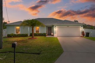 5745 NW Bonny Court, Port St Lucie, FL 34986