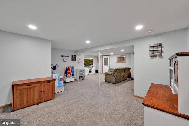 843 DOUGLAS DR, Lititz, PA 17543