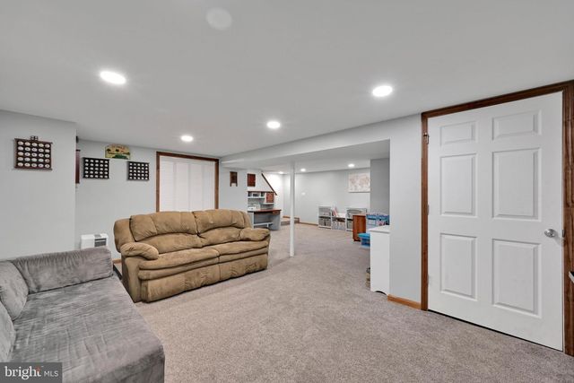 843 DOUGLAS DR, Lititz, PA 17543