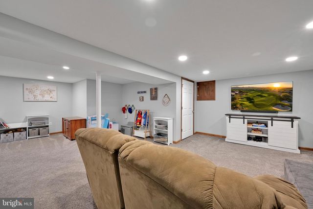 843 DOUGLAS DR, Lititz, PA 17543