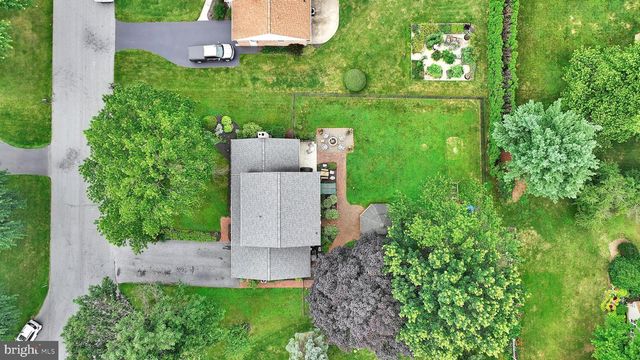 843 DOUGLAS DR, Lititz, PA 17543