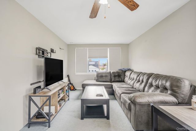 580 Center Briarwood Avenue, West Islip, NY 11795